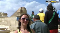 فيديو سكس بورن متصور فى اهرامات الجيزة فى مصر وسط الناس